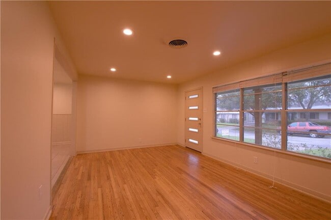 Building Photo - 2509 Givens Ave