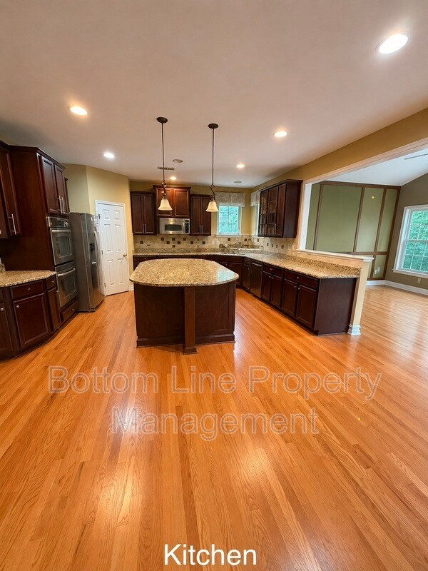 Building Photo - 8045 Talcott Dr
