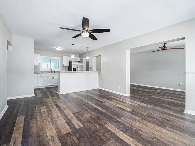 Building Photo - 4721 W Iowa Ave