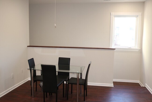 Building Photo - 2110 Summit Ave