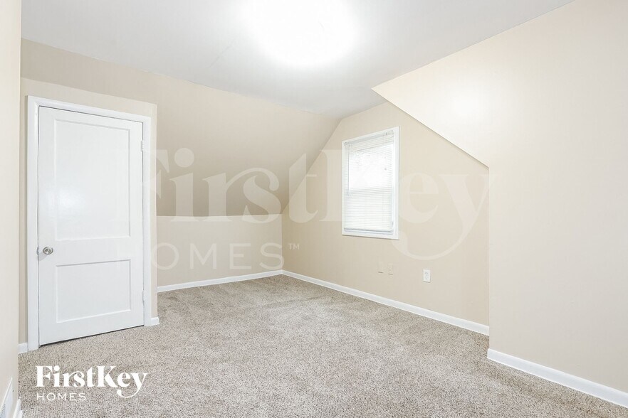 Building Photo - 510 E Clarendon Dr