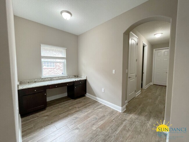 Building Photo - Gorgeous 4 Bedroom Home in Shalimar