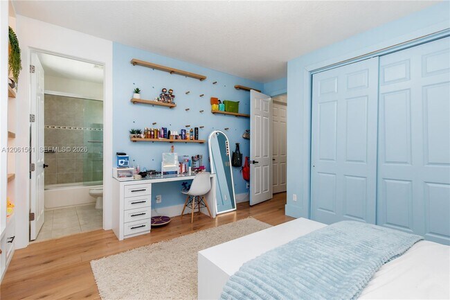 Building Photo - 9529 Eden Roc Ct