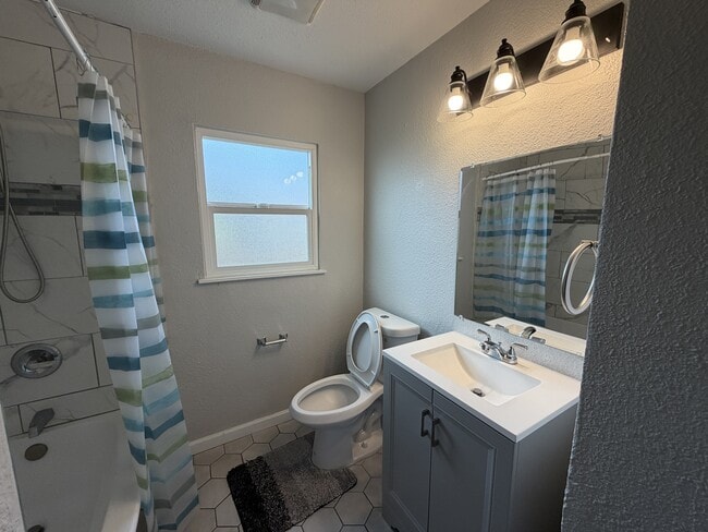 Building Photo - 221 Walden St