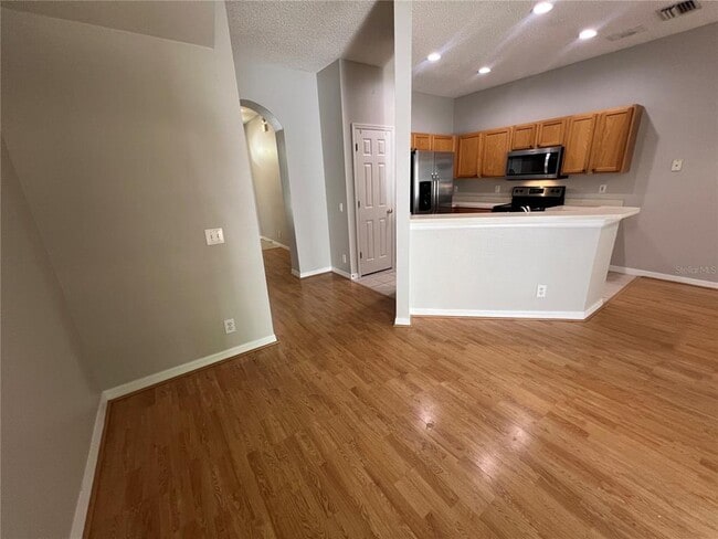 Building Photo - 676 Vallance Way NE
