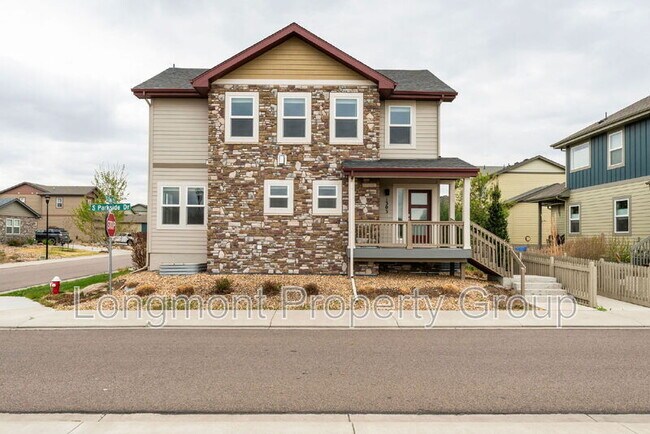 Building Photo - 1303 S Oak Ct.