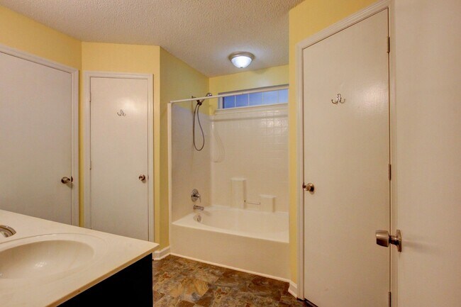 Building Photo - Amazing Brick Front Ranch Style Home With ...