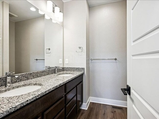 Building Photo - 3073 W Bates Ave