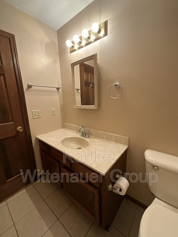 Building Photo - 9 Old Orchard Ln