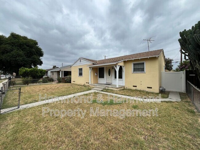 Building Photo - 18003 Saticoy St