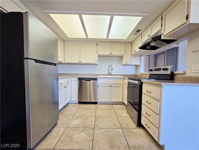 Building Photo - 3720 Snorkel Cir