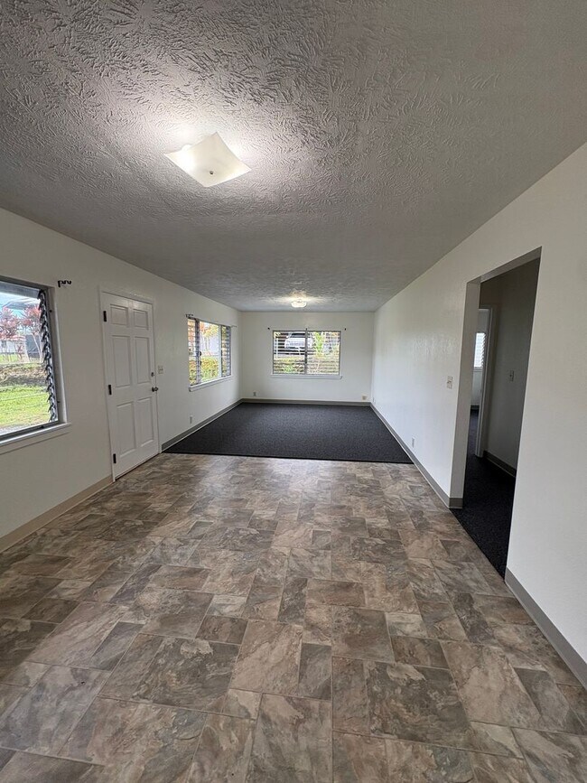 Building Photo - Beautifully Renovated 2Brdm 1 Bath in Hilo