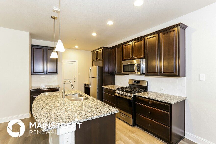 Building Photo - 1007 Brook Forest Ln