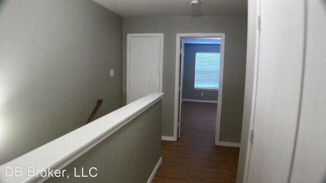 Building Photo - 2 br, 2.5 bath House - 8 Bratton Drive