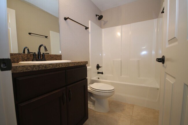 Building Photo - Gorgeous 3 Bedroom, 2 Bathroom Home in Ock...