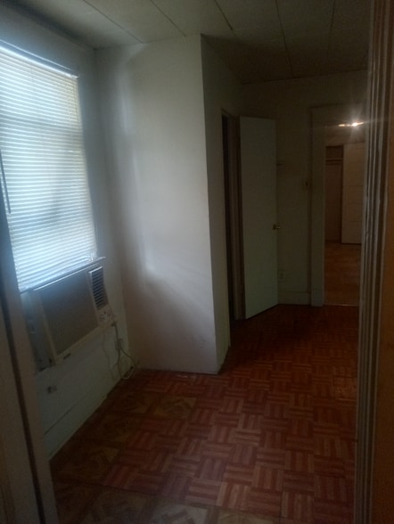 Building Photo - 374 Person