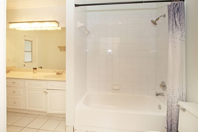 Building Photo - Spacious 4BR Pool Home on Quiet Cul-de-Sac in Wellington