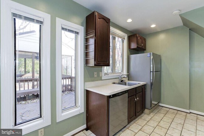 Building Photo - 2310 Cool Spring Rd