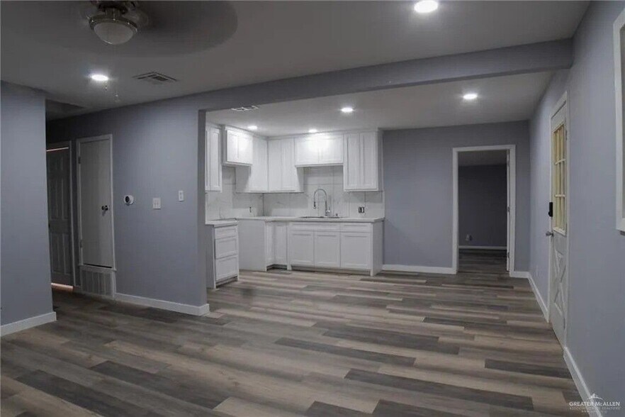Primary Photo - 210 E Hurst St