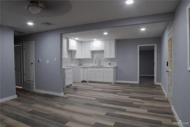 Primary Photo - 210 E Hurst St