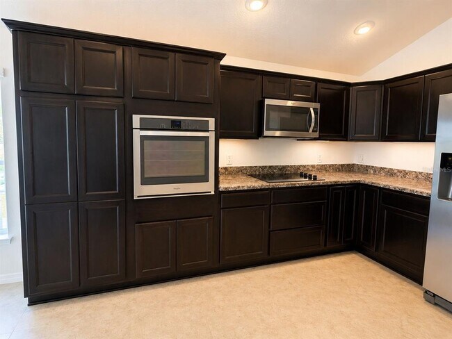 Building Photo - 3942 Zenith Lp