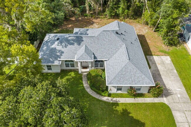 Building Photo - Beautiful 3-Bedroom Home with Private Setting & Open Floor Plan