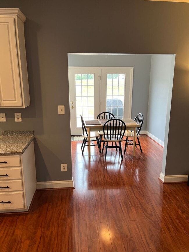 Building Photo - 3BR Townhome in Abingdon: Deck, Assigned Parking, Pool, Gym + W/D