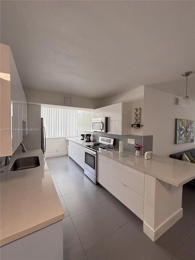 Building Photo - 9501 SW 1st Ct