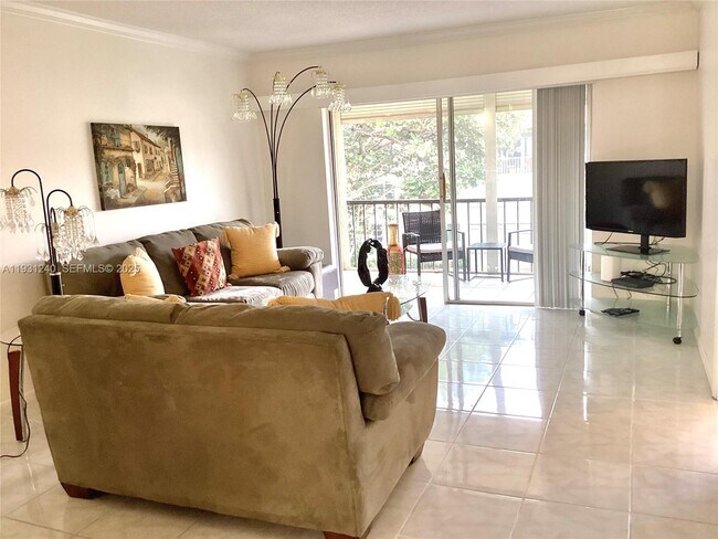 Building Photo - 681 S Hollybrook Dr