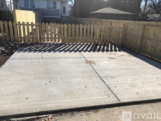 Building Photo - 924 Caruthers Ave