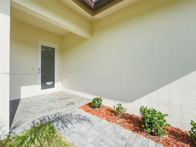 Building Photo - 149 Southeast Cor. Arno