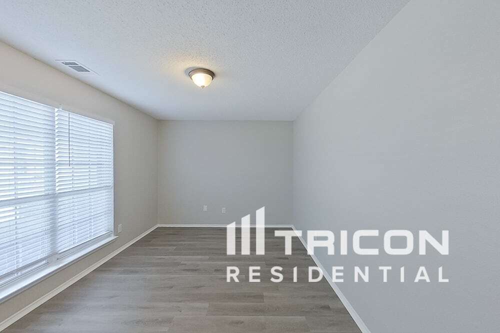 Building Photo - 608 Canyon Pl