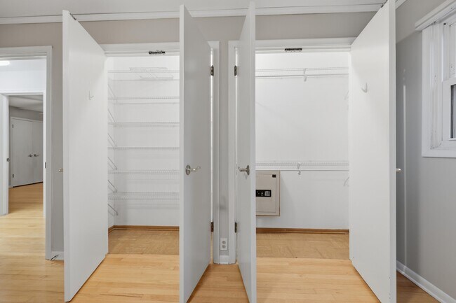 Building Photo - 4536 N Larkin St