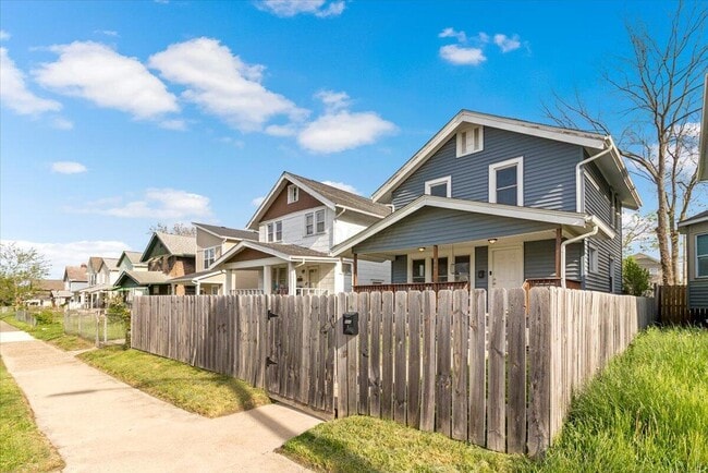 Building Photo - 866 E Starr Ave