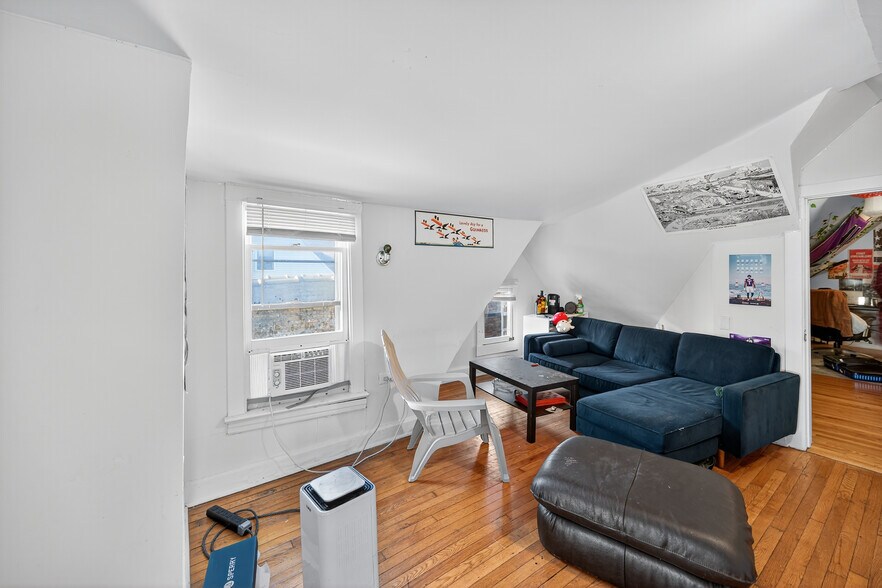 Building Photo - 1112 Garnett Pl