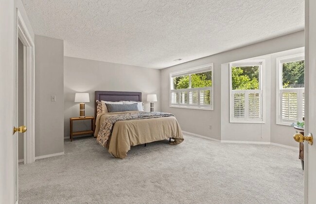 Building Photo - 1406 SE Condor Pl