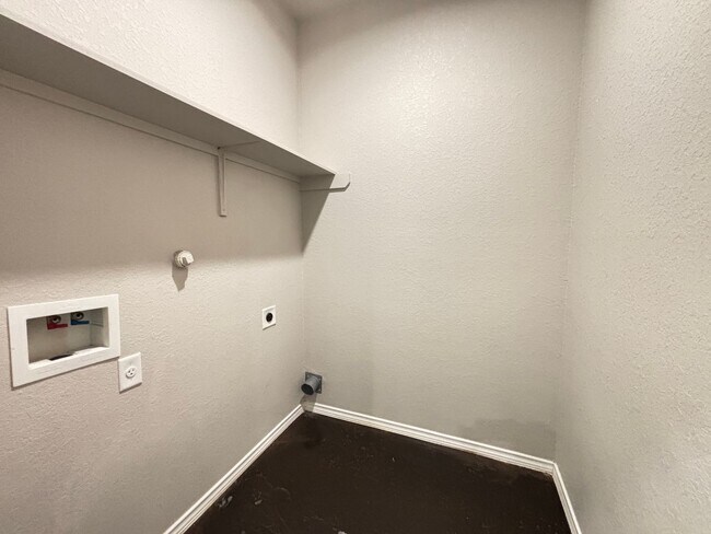 Building Photo - Luxury Duplex in Seguin with 3-bed, 2-bath...