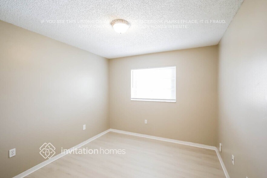 Building Photo - 621 SW 176th Ave