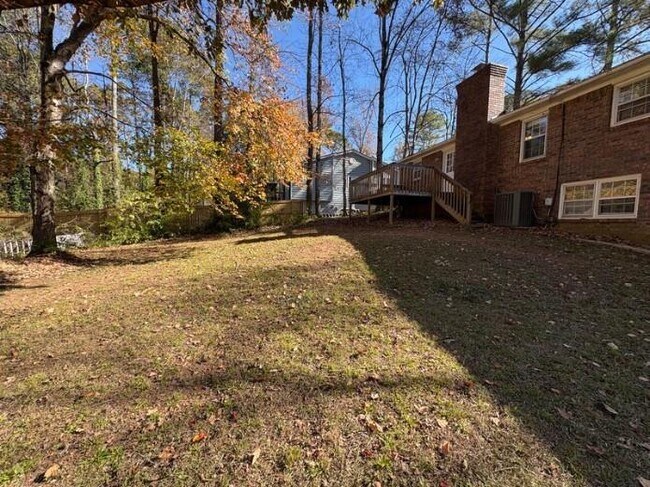 Building Photo - 2490 Trent Dr NE