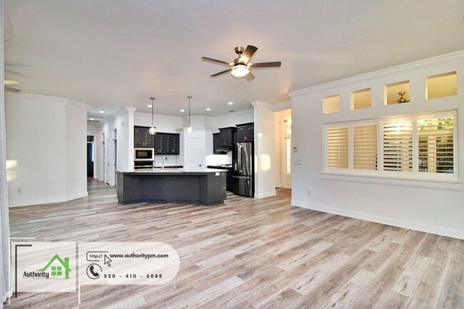 Building Photo - 2724 Western Oak Dr