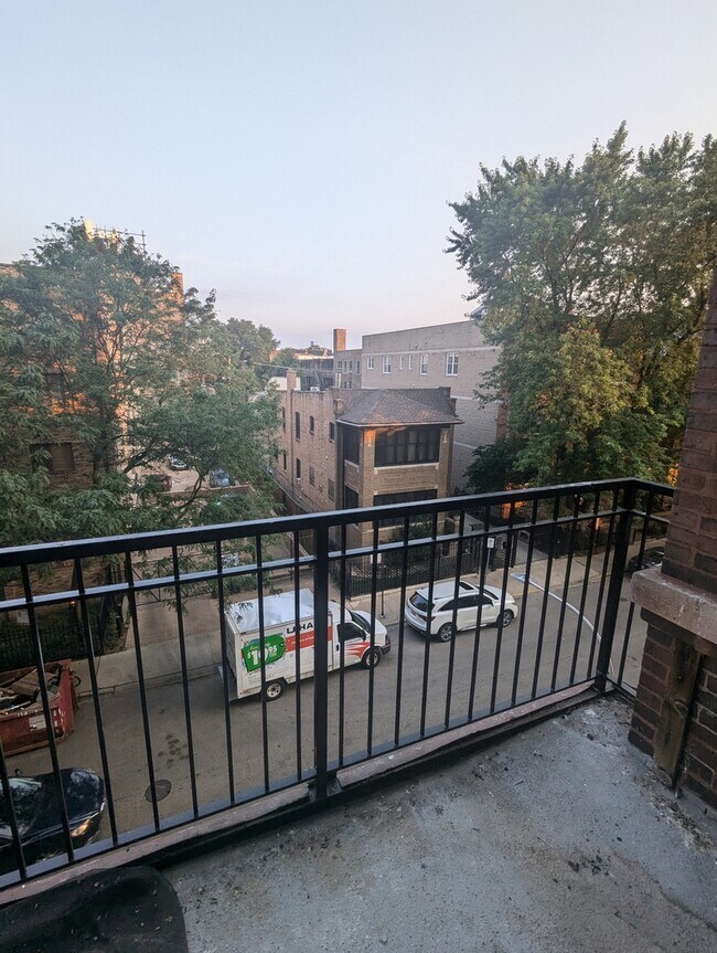 Building Photo - 616 W Patterson Ave