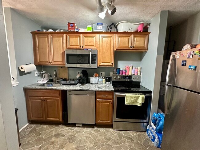 Building Photo - 166 Cottage St