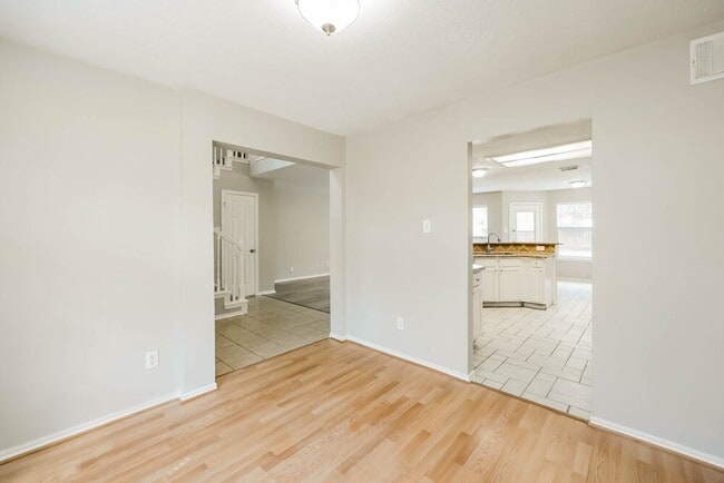 Building Photo - 1723 Milholland Dr