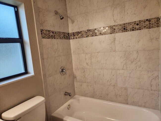 Building Photo - Duplex for rent