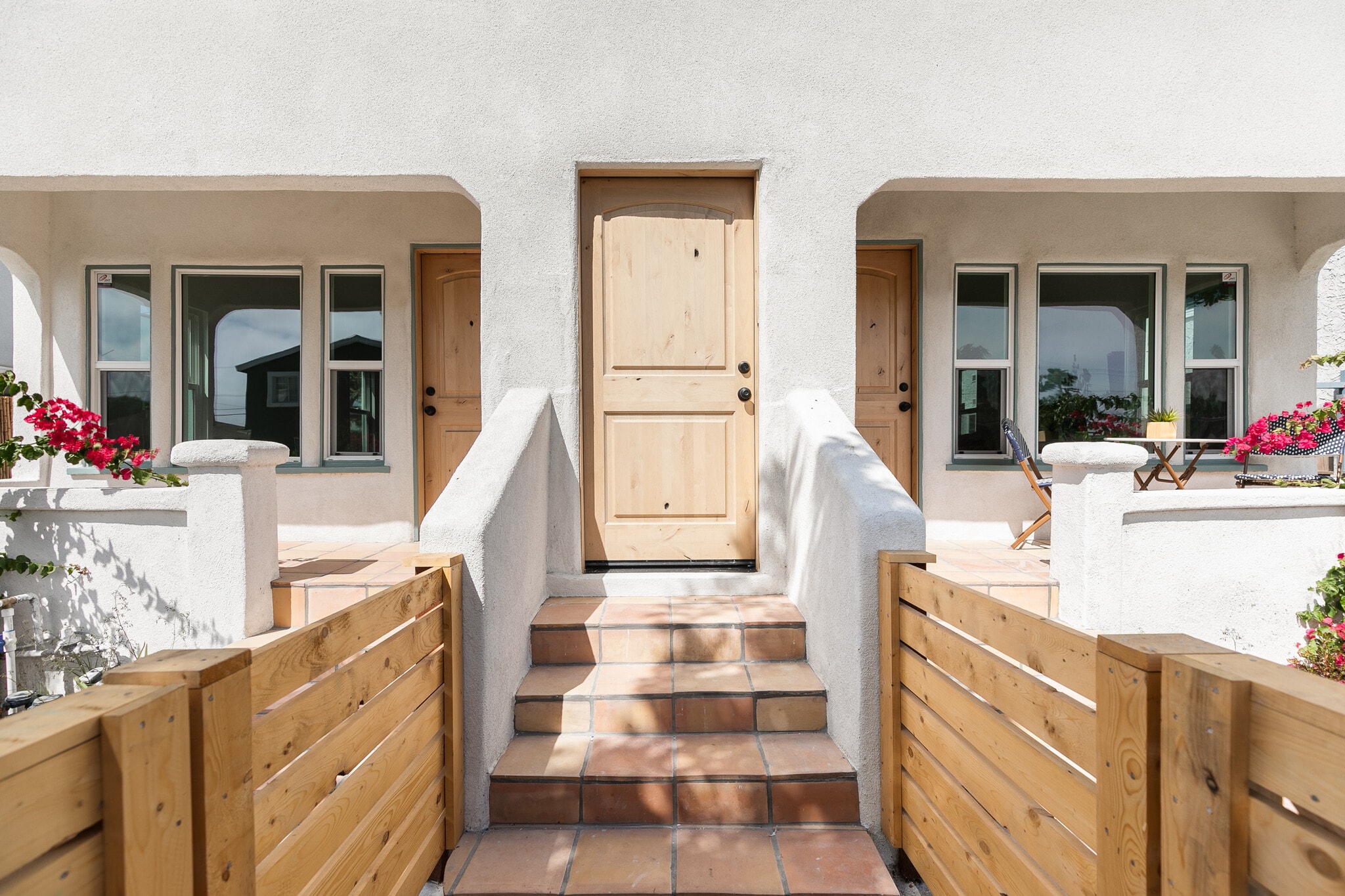 Building Photo - 5847 Ernest Ave