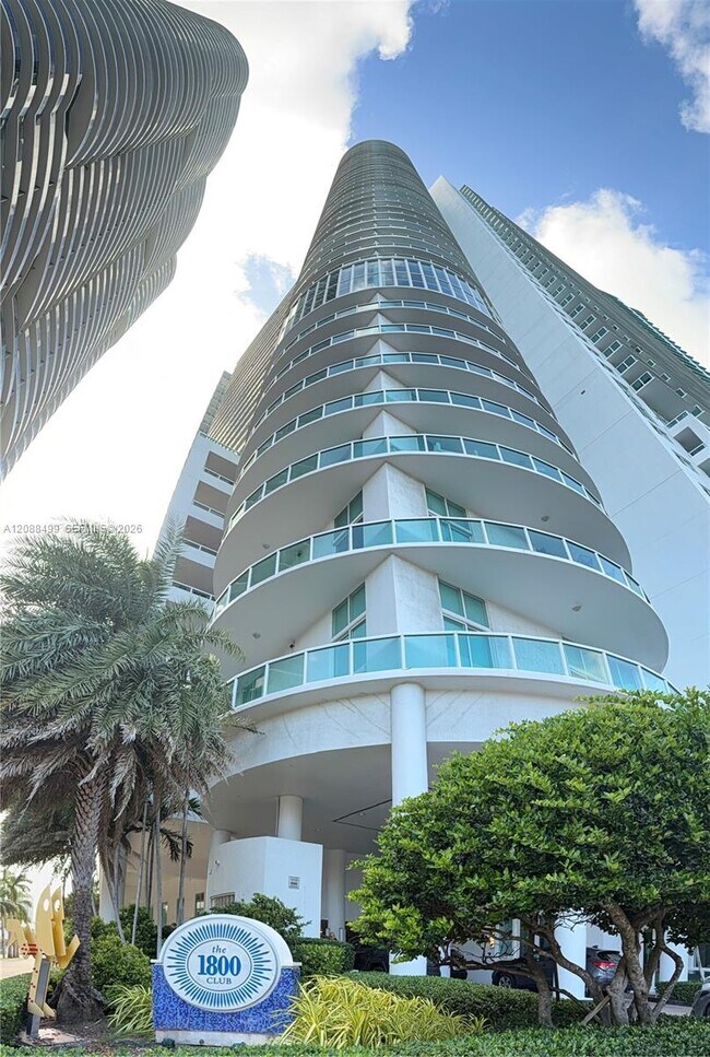 Building Photo - 1800 N Bayshore Dr