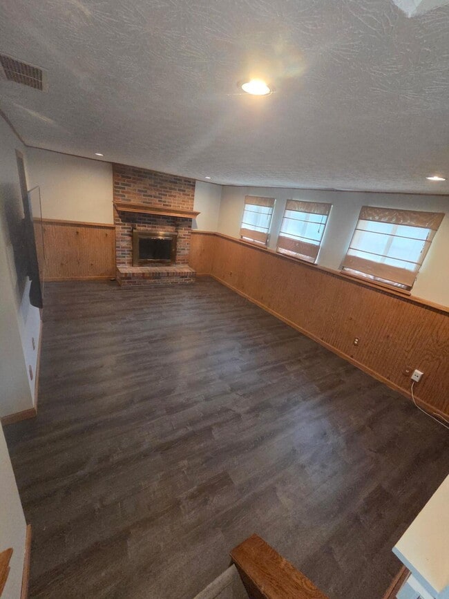 Building Photo - 5225 Wolf Run Dr