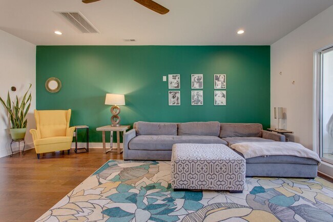Building Photo - 732 Inspiration Blvd