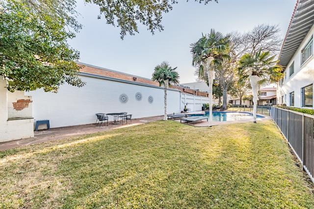 Building Photo - 6205 Greenway Rd