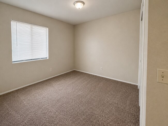 Building Photo - 8702 Lyn River Ct